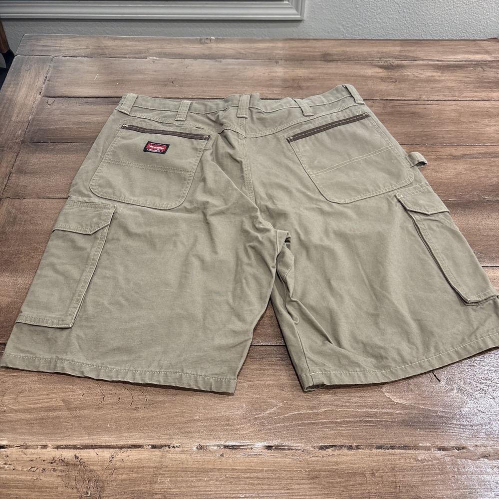 Wrangler Workwear Carpenter Shorts Khaki cargo Hammer Loop shorts Size 38